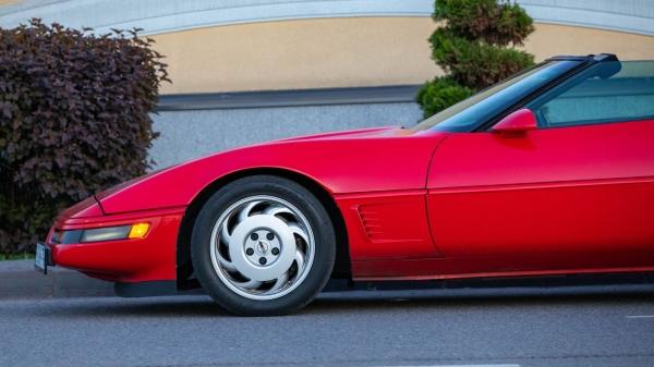 Горячий мотор и умеренный нрав: опыт владения Chevrolet Corvette IV C4 1995 года