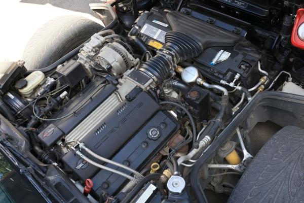Горячий мотор и умеренный нрав: опыт владения Chevrolet Corvette IV C4 1995 года