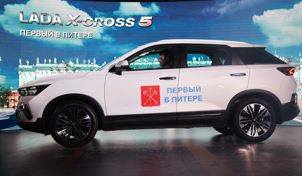 В Петербурге запущена сборка кроссоверов Лада X-Cross 5